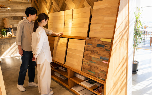 ショールームに展示された素材とアイデア
